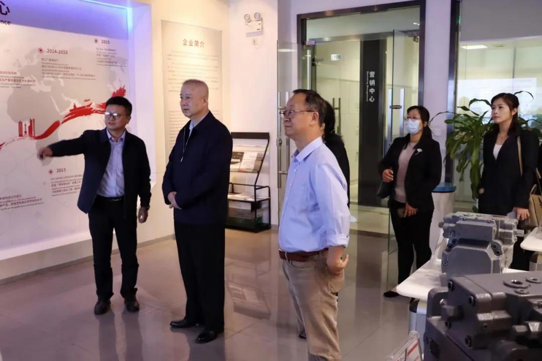 十三屆全國政協(xié)經濟委員會副主任劉利華一行赴科達液壓調研